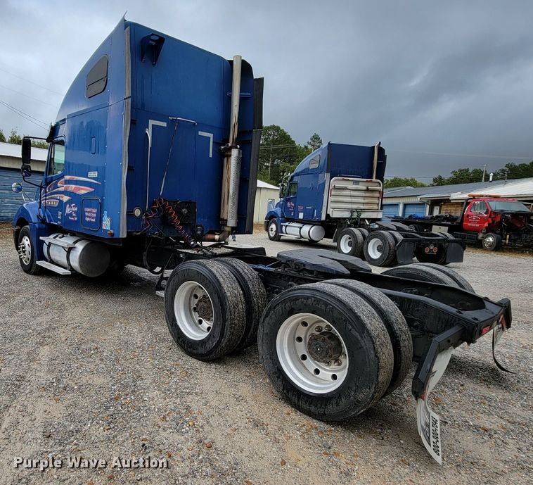 image for item KQ9150 2006 Freightliner Columbia  semi truck