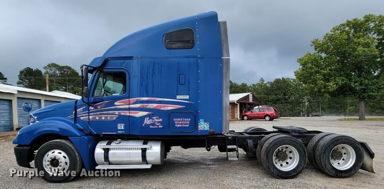 image for item KQ9150 2006 Freightliner Columbia  semi truck