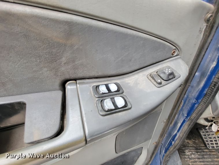 image for item KQ9150 2006 Freightliner Columbia  semi truck