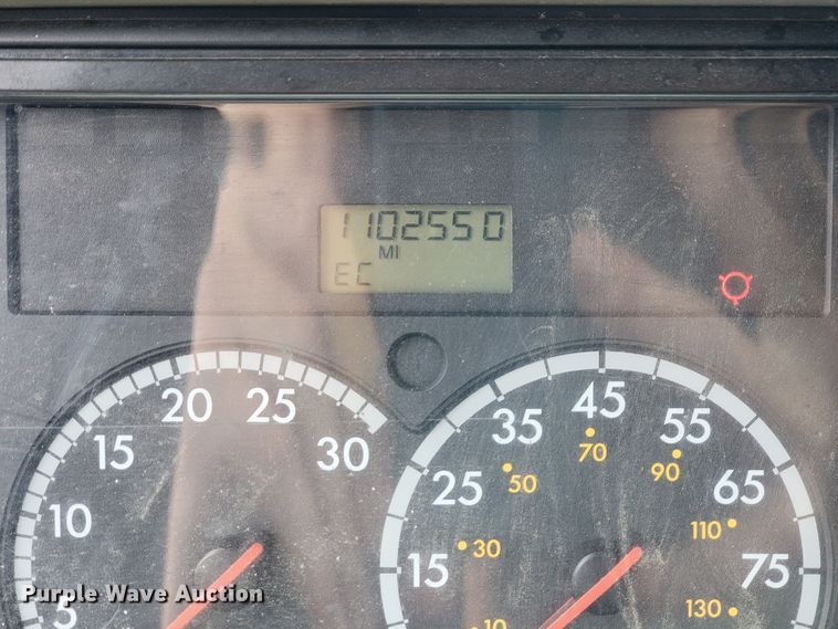 image for item KQ9150 2006 Freightliner Columbia  semi truck