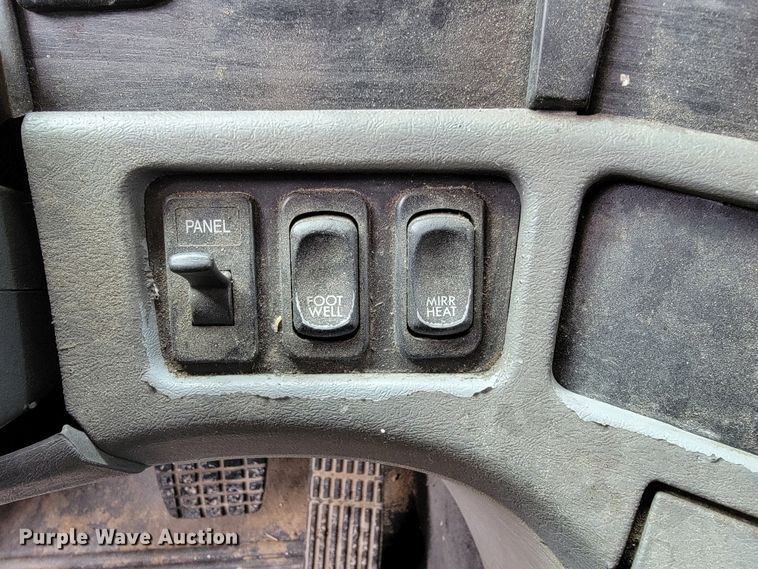 image for item KQ9150 2006 Freightliner Columbia  semi truck