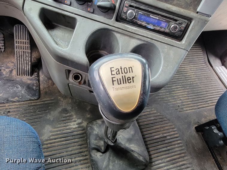 image for item KQ9150 2006 Freightliner Columbia  semi truck