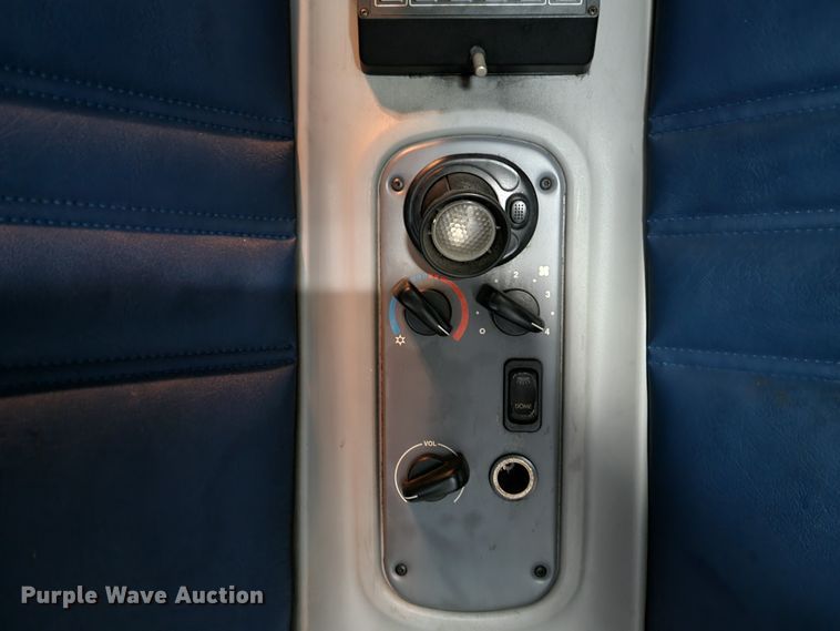 image for item KQ9150 2006 Freightliner Columbia  semi truck