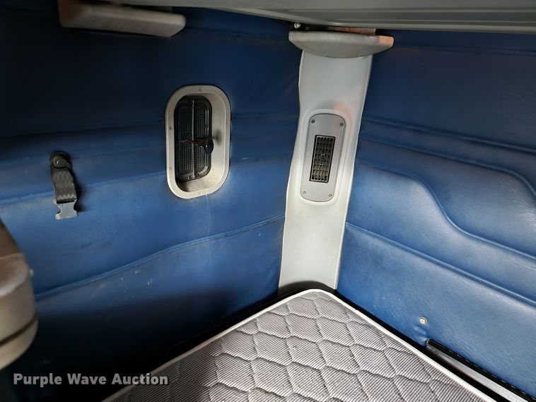 image for item KQ9150 2006 Freightliner Columbia  semi truck