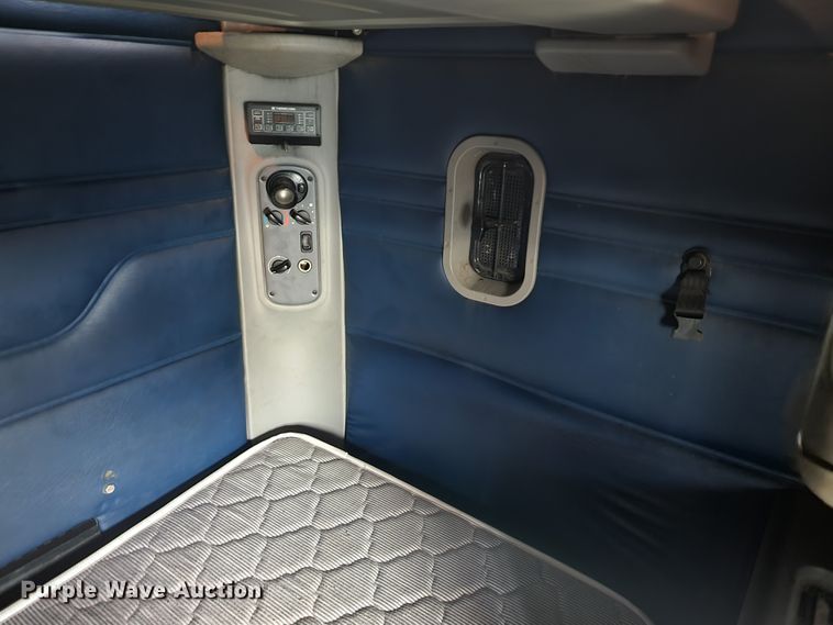 image for item KQ9150 2006 Freightliner Columbia  semi truck