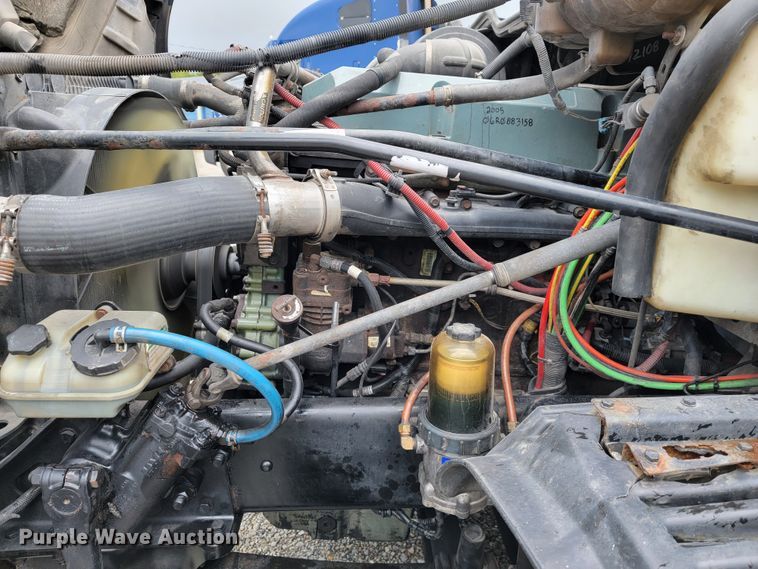 image for item KQ9150 2006 Freightliner Columbia  semi truck