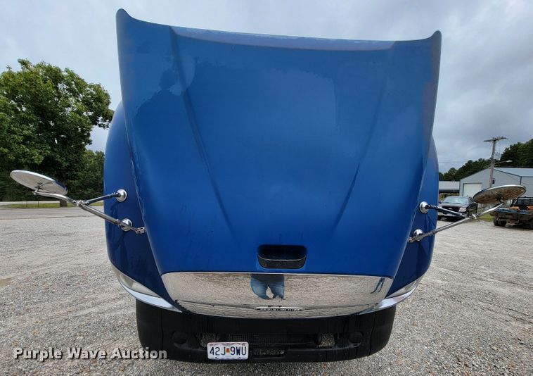 image for item KQ9150 2006 Freightliner Columbia  semi truck