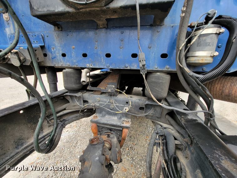 image for item KQ9150 2006 Freightliner Columbia  semi truck