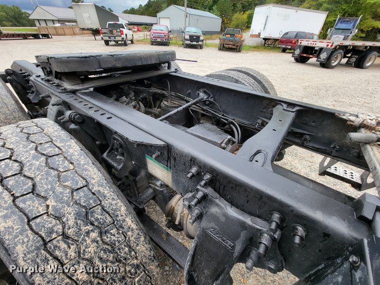 image for item KQ9150 2006 Freightliner Columbia  semi truck