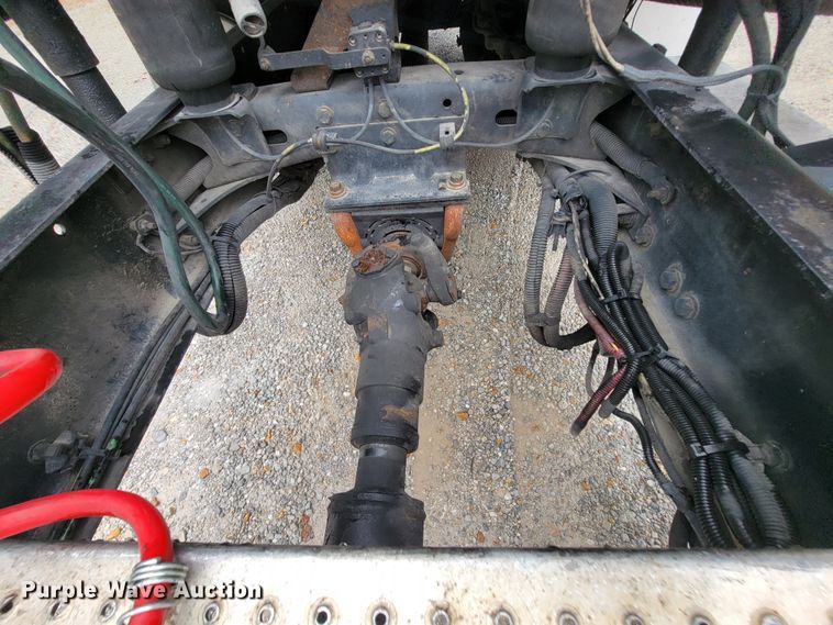 image for item KQ9150 2006 Freightliner Columbia  semi truck