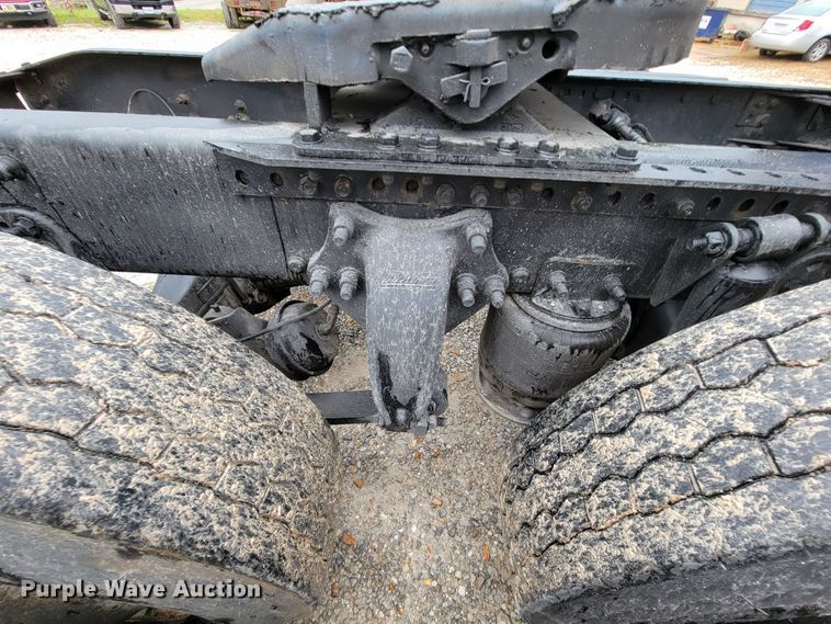 image for item KQ9150 2006 Freightliner Columbia  semi truck