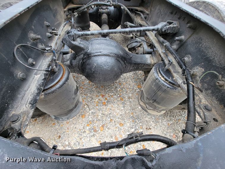 image for item KQ9150 2006 Freightliner Columbia  semi truck