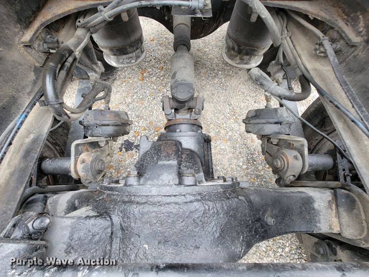 image for item KQ9150 2006 Freightliner Columbia  semi truck