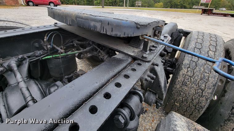 image for item KQ9150 2006 Freightliner Columbia  semi truck