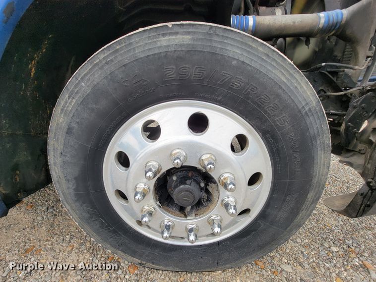 image for item KQ9150 2006 Freightliner Columbia  semi truck