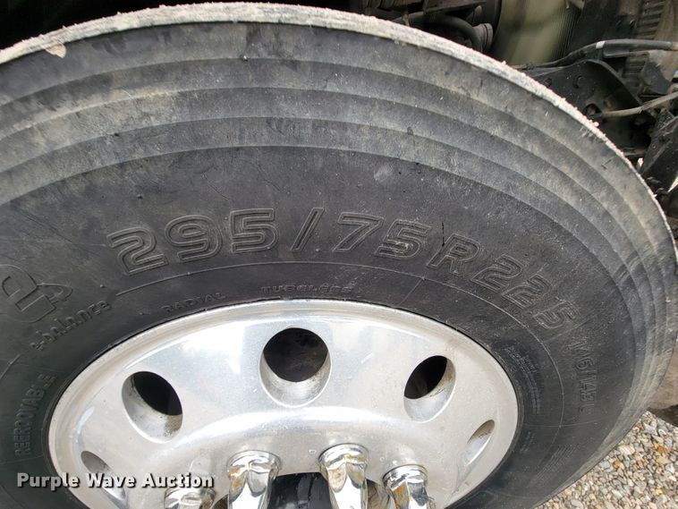 image for item KQ9150 2006 Freightliner Columbia  semi truck