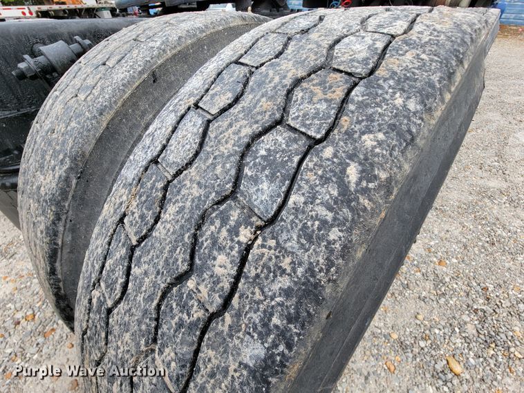 image for item KQ9150 2006 Freightliner Columbia  semi truck