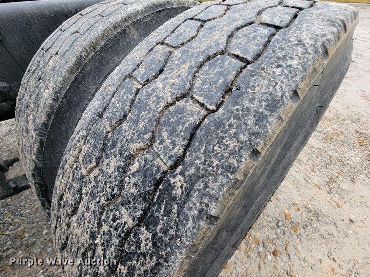 image for item KQ9150 2006 Freightliner Columbia  semi truck