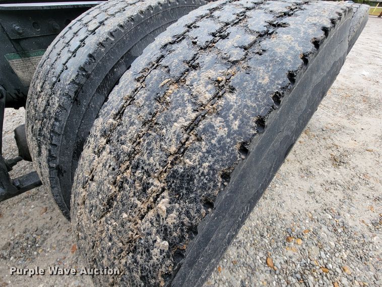 image for item KQ9150 2006 Freightliner Columbia  semi truck