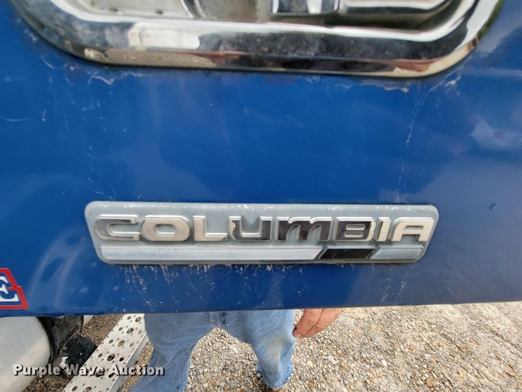 image for item KQ9150 2006 Freightliner Columbia  semi truck