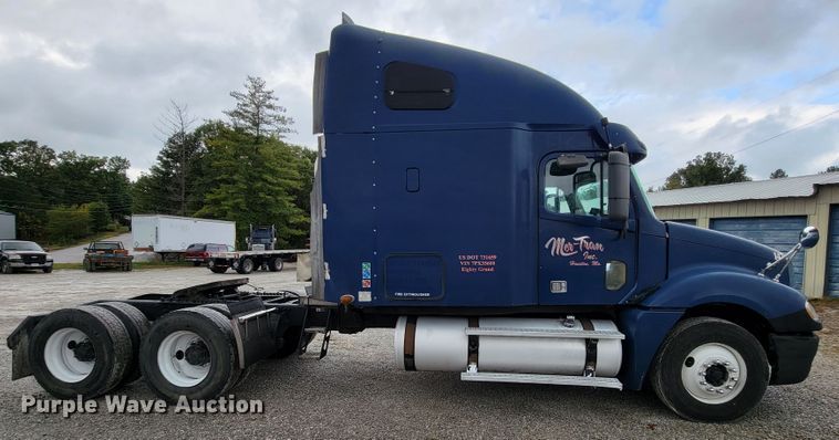 image for item KQ9151 2007 Freightliner Columbia  semi truck