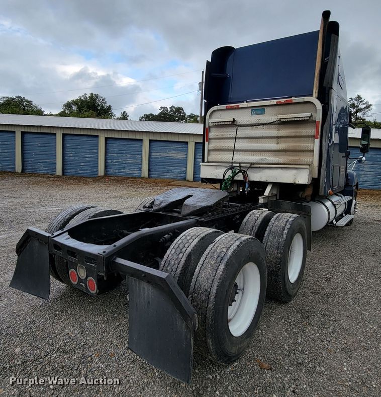 image for item KQ9151 2007 Freightliner Columbia  semi truck