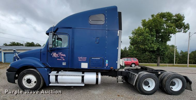 image for item KQ9151 2007 Freightliner Columbia  semi truck