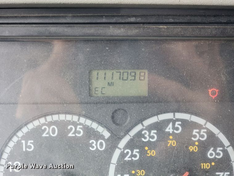 image for item KQ9151 2007 Freightliner Columbia  semi truck