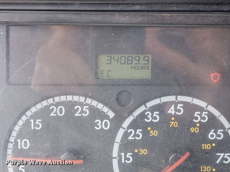 image for item KQ9151 2007 Freightliner Columbia  semi truck