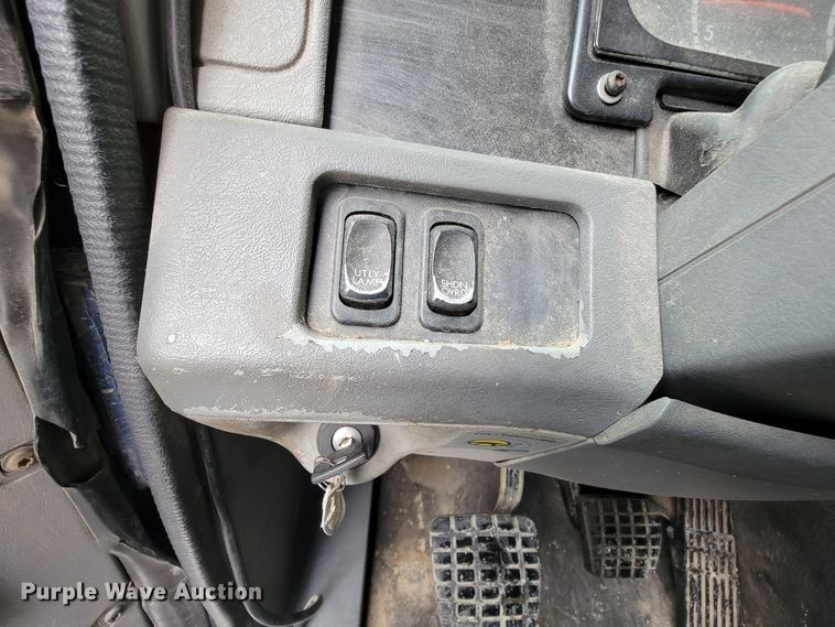 image for item KQ9151 2007 Freightliner Columbia  semi truck