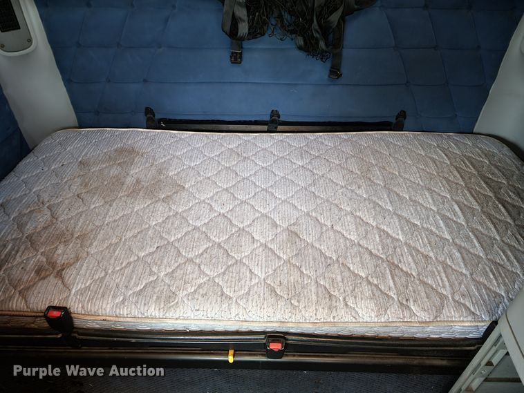 image for item KQ9151 2007 Freightliner Columbia  semi truck