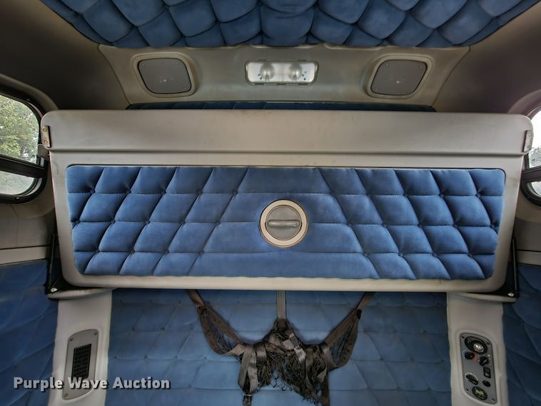 image for item KQ9151 2007 Freightliner Columbia  semi truck