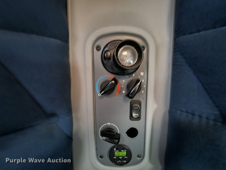 image for item KQ9151 2007 Freightliner Columbia  semi truck