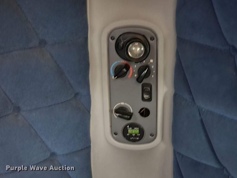 image for item KQ9151 2007 Freightliner Columbia  semi truck