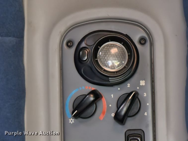 image for item KQ9151 2007 Freightliner Columbia  semi truck