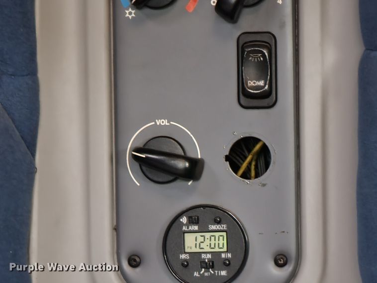 image for item KQ9151 2007 Freightliner Columbia  semi truck