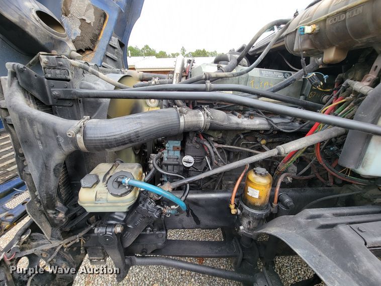 image for item KQ9151 2007 Freightliner Columbia  semi truck