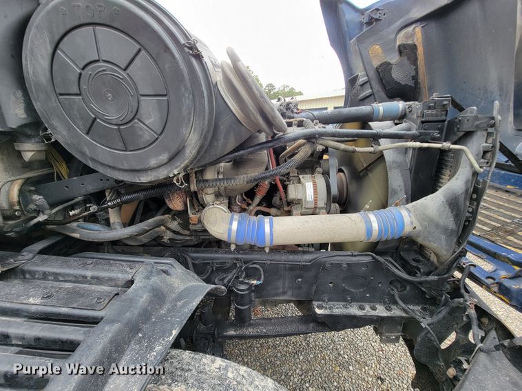 image for item KQ9151 2007 Freightliner Columbia  semi truck