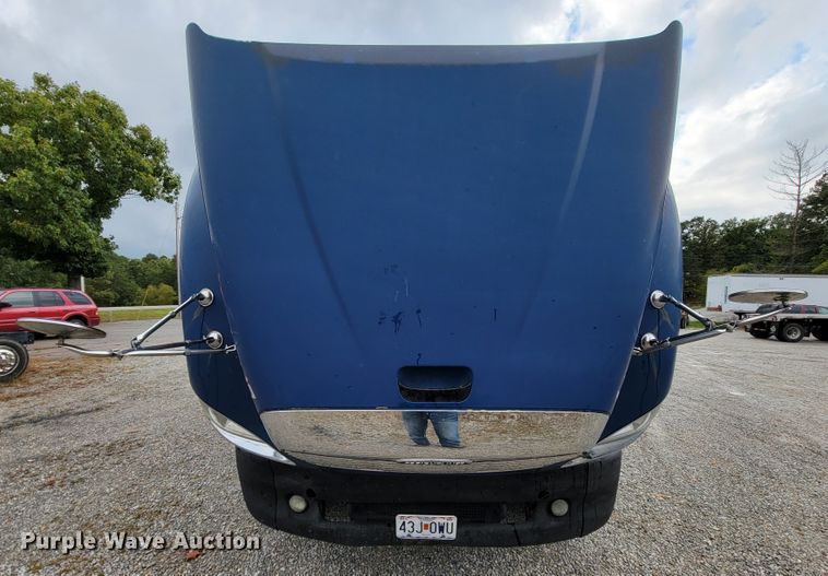 image for item KQ9151 2007 Freightliner Columbia  semi truck