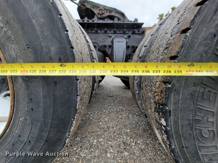 image for item KQ9151 2007 Freightliner Columbia  semi truck