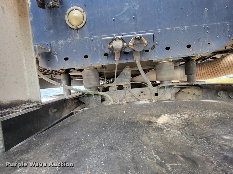 image for item KQ9151 2007 Freightliner Columbia  semi truck