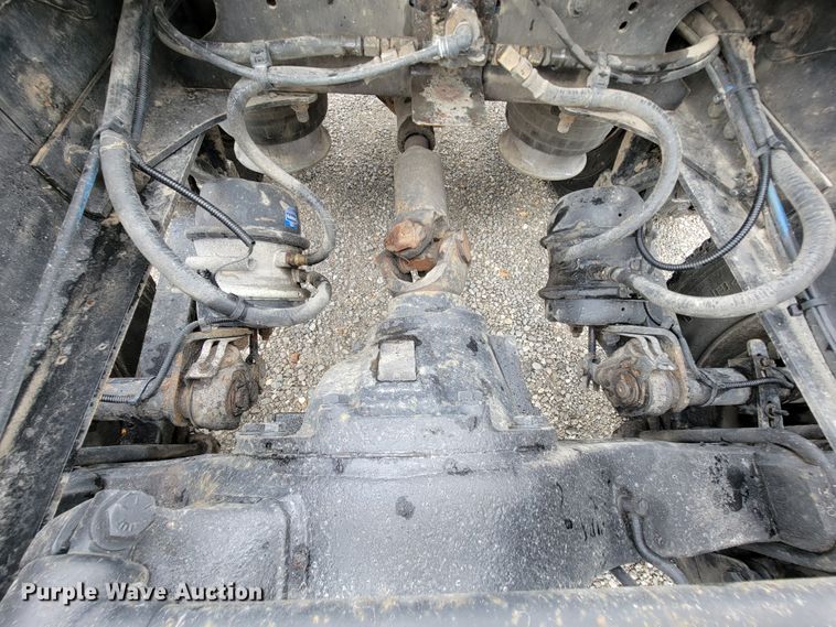 image for item KQ9151 2007 Freightliner Columbia  semi truck