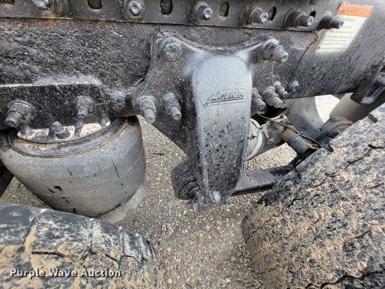 image for item KQ9151 2007 Freightliner Columbia  semi truck