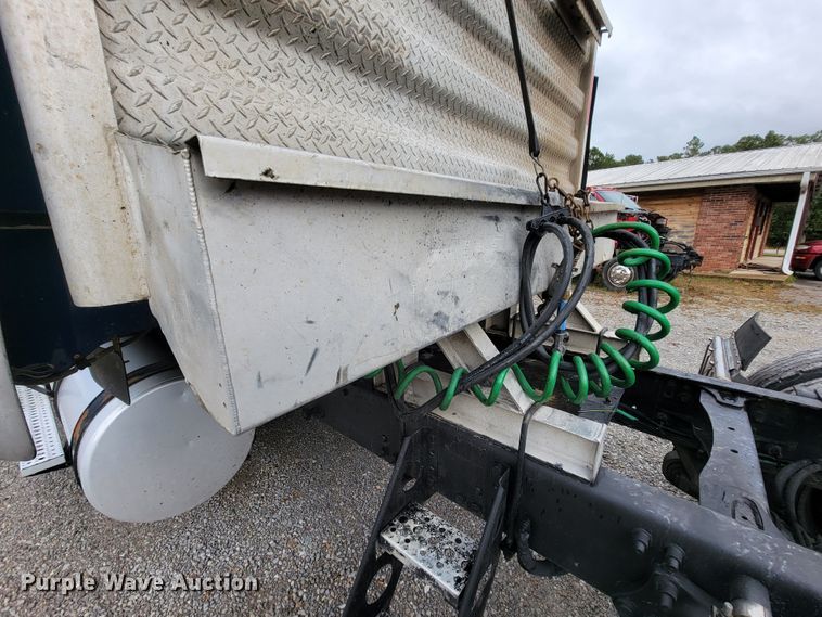 image for item KQ9151 2007 Freightliner Columbia  semi truck