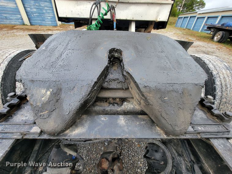 image for item KQ9151 2007 Freightliner Columbia  semi truck