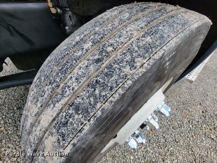 image for item KQ9151 2007 Freightliner Columbia  semi truck