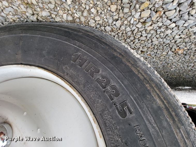 image for item KQ9151 2007 Freightliner Columbia  semi truck