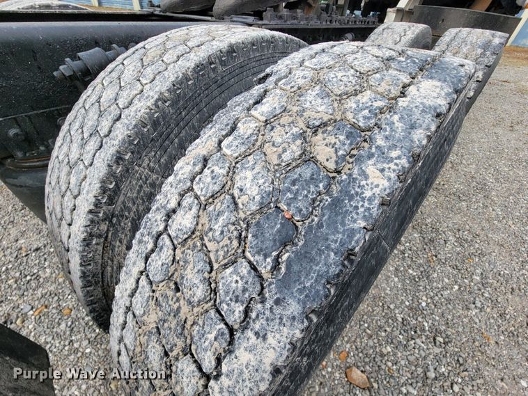 image for item KQ9151 2007 Freightliner Columbia  semi truck