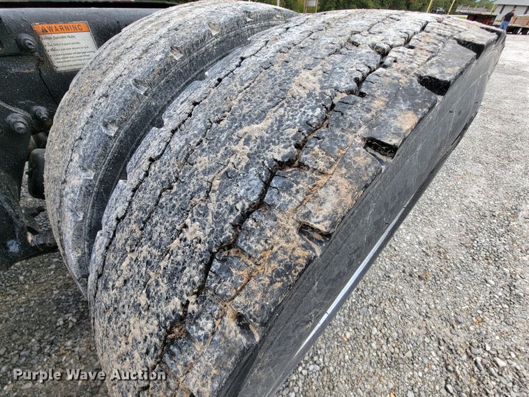 image for item KQ9151 2007 Freightliner Columbia  semi truck