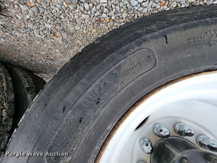 image for item KQ9151 2007 Freightliner Columbia  semi truck